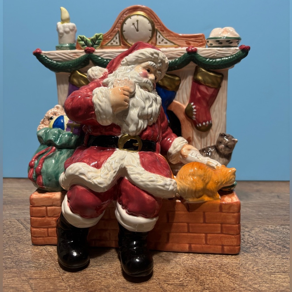 San Francisco Music Box Co The Holly and the Ivy Santa Cats Fireplace  393484